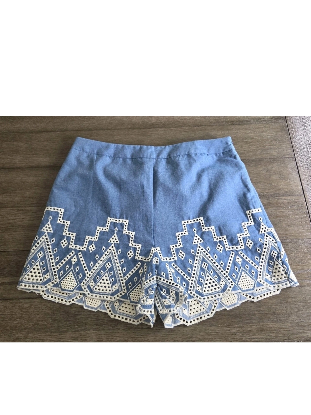 Blue Rain Francescas Blue Chambrey Eyelet Shorts Side Zip Pockets Womens Size L